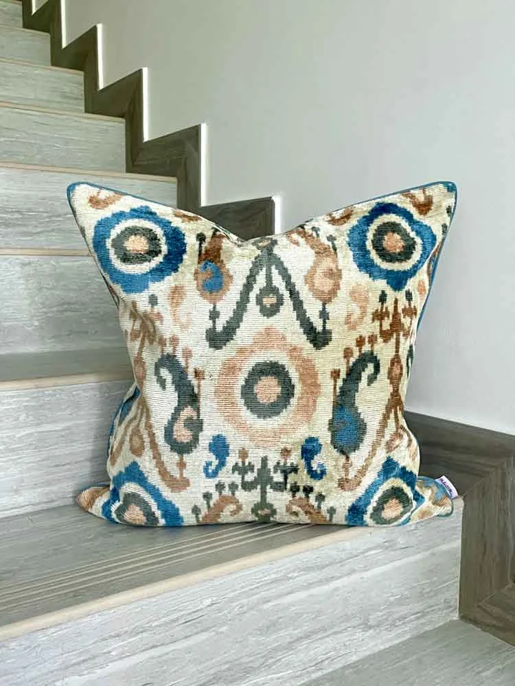 Pudebetræk i IKAT silkevelour 50x50 - Earth