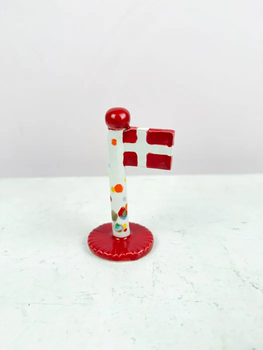 Dannebrogsflag "Harlekin" - Rød - 18-23 cm
